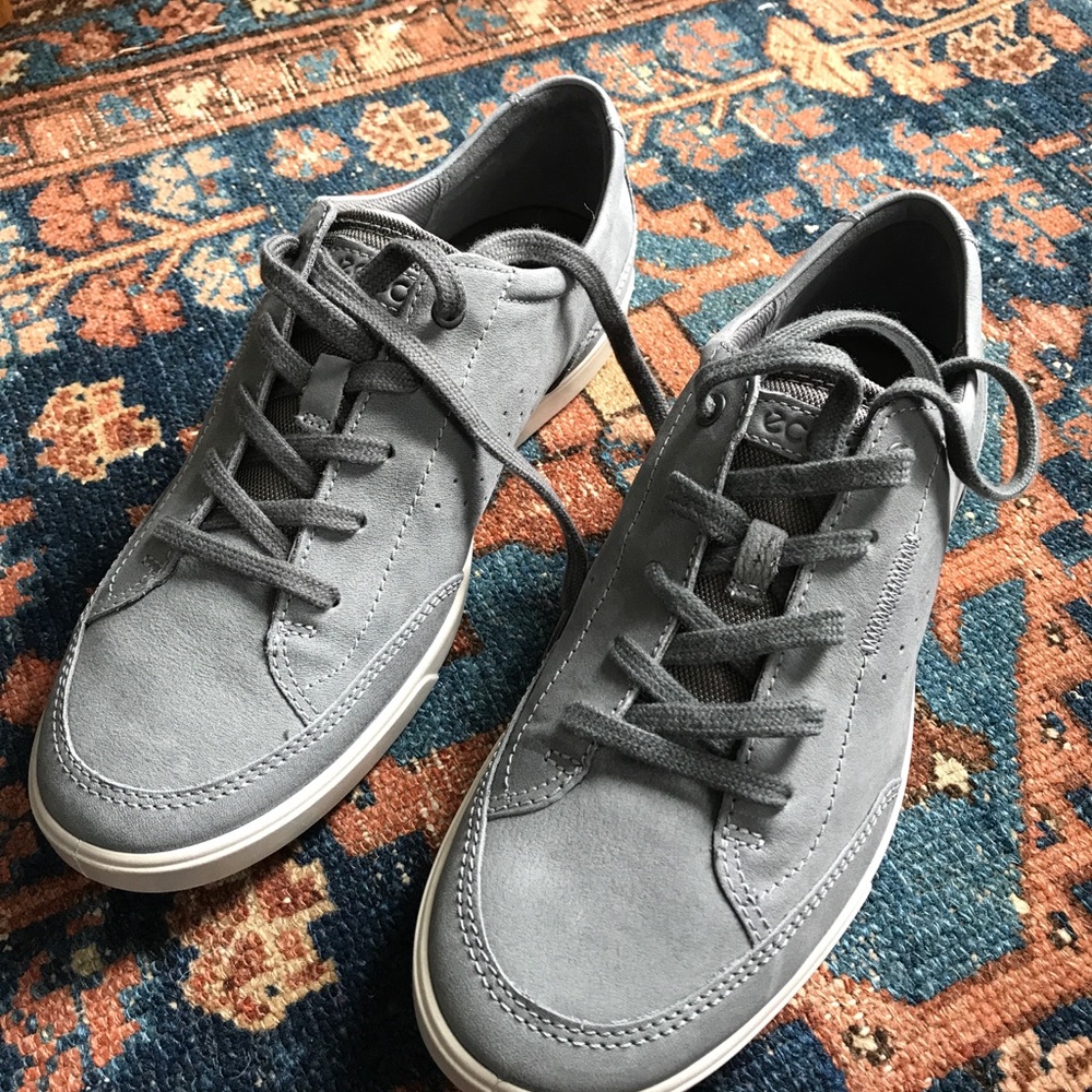 NWT. Ecco. Men’s sneakers. Grey leather